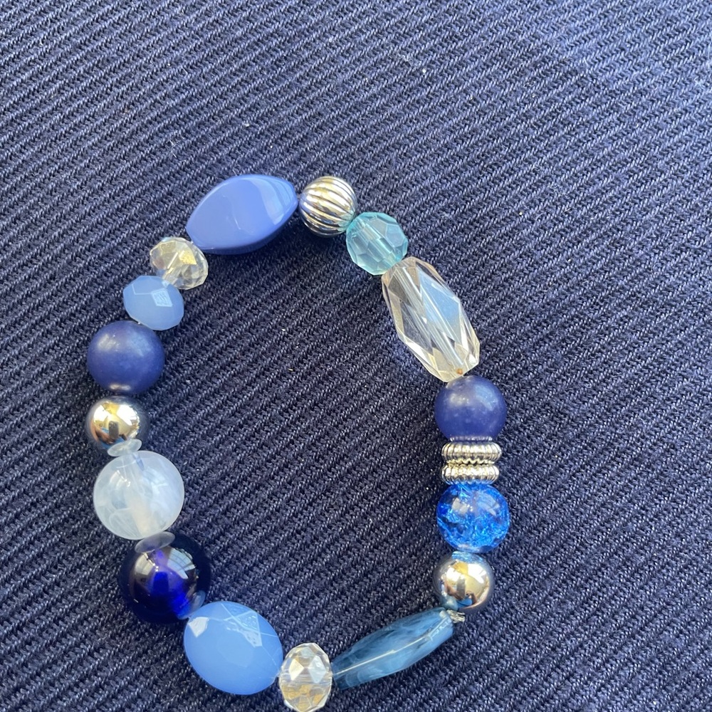 New Hand Made Blue Beaded Stretch Bracelet
